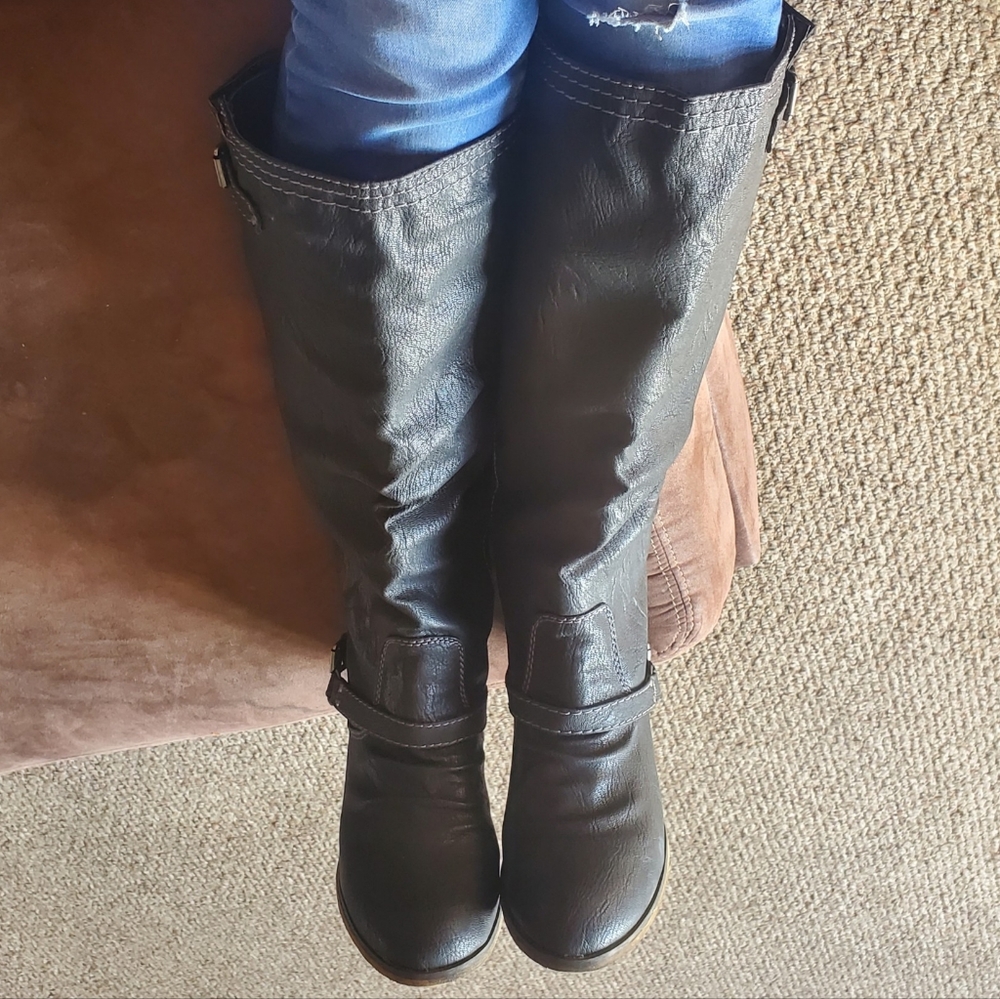 Breckelles Knee-high Women's boots size 9